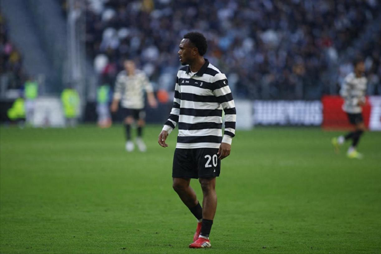 Lỗ đen của các ngôi sao! Openda có chi phí trên 50.000 euro cho mỗi phút ra sân tại Juventus, chỉ ghi được 1 bàn tại Serie A trong mùa giải này