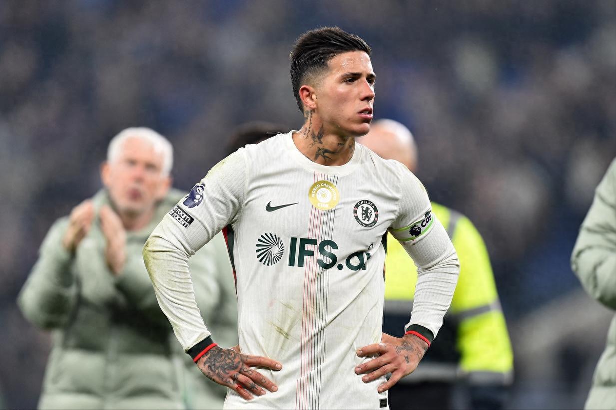 Tin vui cho Man City trong cuộc đua vô địch? Huấn luyện viên Chelsea đề cập việc Enzo bị cấm thi đấu 2 trận trong đội do thể hiện sự thiện cảm với Real Madrid