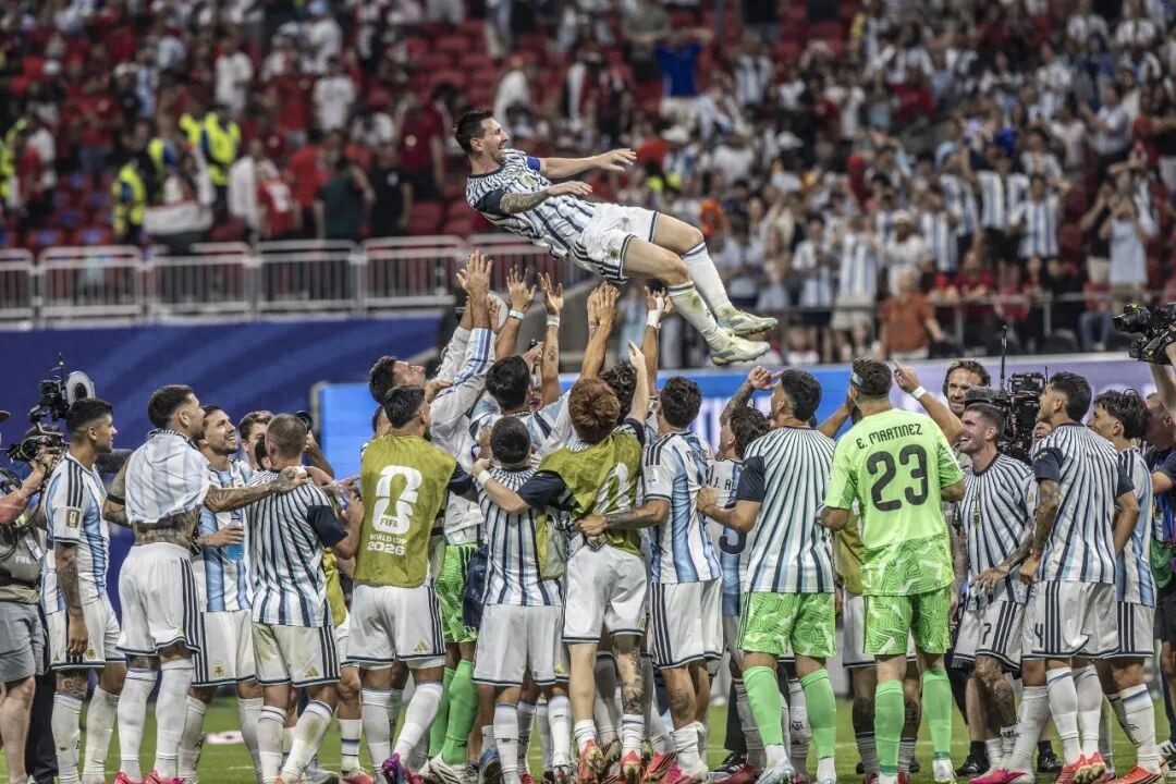 Argentina để thua 2 bàn rồi gỡ 3 bàn, đừng bao giờ đánh giá thấp trái tim của một nhà vô địch