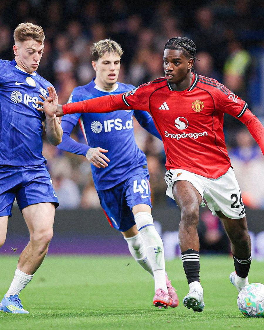 Yoro có thể mất vị trí chủ lực tại Manchester United, chấn thương không nghiêm trọng nhưng vẫn có nguy cơ bị thất sủng! Hậu vệ giá 1 triệu bảng đã gây ấn tượng với Carrick