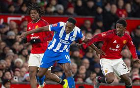 Chelsea được gì khi mua “ông lão” Welbeck?