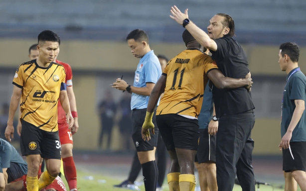 V-League rục rịch 'mua quân, sắm tướng'