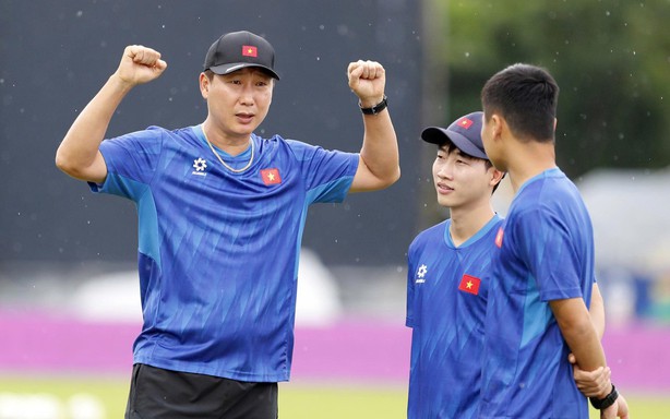 Kỷ lục và thử thách của HLV Kim Sang Sik