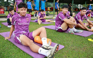 Bùi Vĩ Hào chấn thương nặng, HLV Gerard Albadalejo chọn Hà Đức Chinh