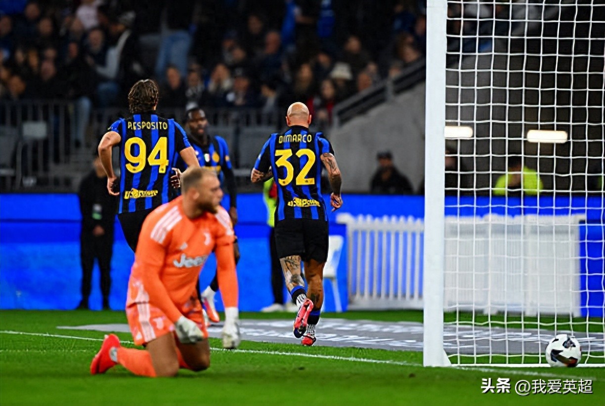 2-1! Inter Milan khiến Juventus nhận thất bại đầu tiên ở giai đoạn tiền mùa giải. Cầu thủ chạy cánh trị giá 50 triệu euro ghi bàn liên tiếp, cầu thủ dự bị 23 tuổi lập công.