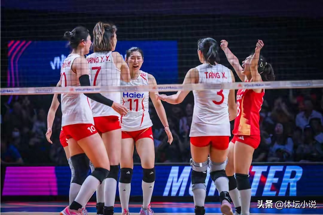Lật ngược thế cờ ngoạn mục! Đội tuyển bóng chuyền nữ Trung Quốc thắng Mỹ 3-2 tại VNL, tiến vào bán kết, nhưng đối thủ vòng tiếp theo mạnh hơn!