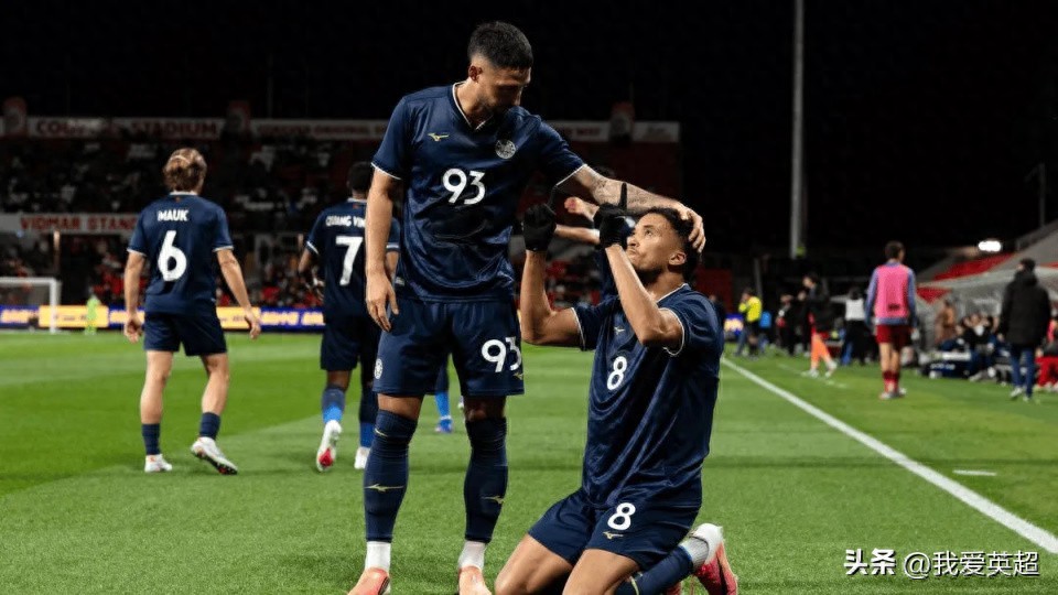 AFC Champions League Elite khu vực Đông Á đã xác định 16 đội tham dự: Nhật Bản 5 đội + Thái Lan 3 đội mạnh, Hải Cảng (Shanghai Port) hạng 1, Quốc An (Beijing Guoan) hạng 3.
