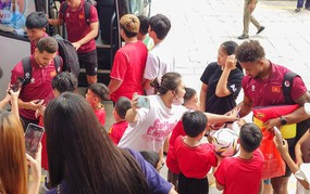 Đội tuyển Việt Nam được chào đón nồng nhiệt tại Thái Nguyên, sẵn sàng so tài với Myanmar
