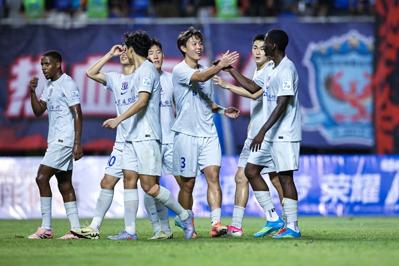 Cúp FA từ món gà vị trở thành món ngon, các đội mạnh ở Chinese Super League bị trừ điểm đang chiến đấu quyết liệt