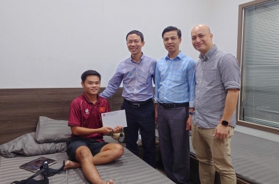 VFF có hành động ấm lòng với cầu thủ U19 Việt Nam chấn thương