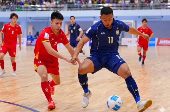 Tuyển Việt Nam gục ngã lần thứ 3 trước Thái Lan trong nửa năm