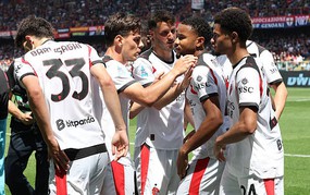 Thua sốc, Juventus văng khỏi top 4 Serie A
