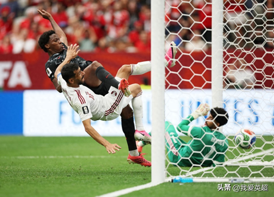 Qatar nhận thẻ đỏ ở phút 33, lập kỷ lục! World Cup năm nay mới 27 trận đã có 5 thẻ đỏ, vượt qua cả hai kỳ trước cộng lại
