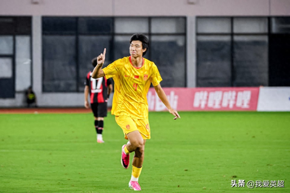 HLV trưởng Leverkusen khen ngợi ngôi sao U17 Trung Quốc: chơi bóng linh hoạt, kỹ thuật toàn diện! Sang châu Âu cũng đủ sức cạnh tranh
