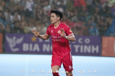Đình Bắc nói lời gan ruột khi lập cột mốc lịch sử ở V-League