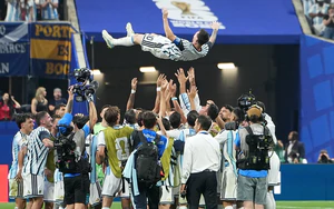 Trung vệ Đặng Văn Tới: 'Anh và Argentina sẽ vào bán kết'