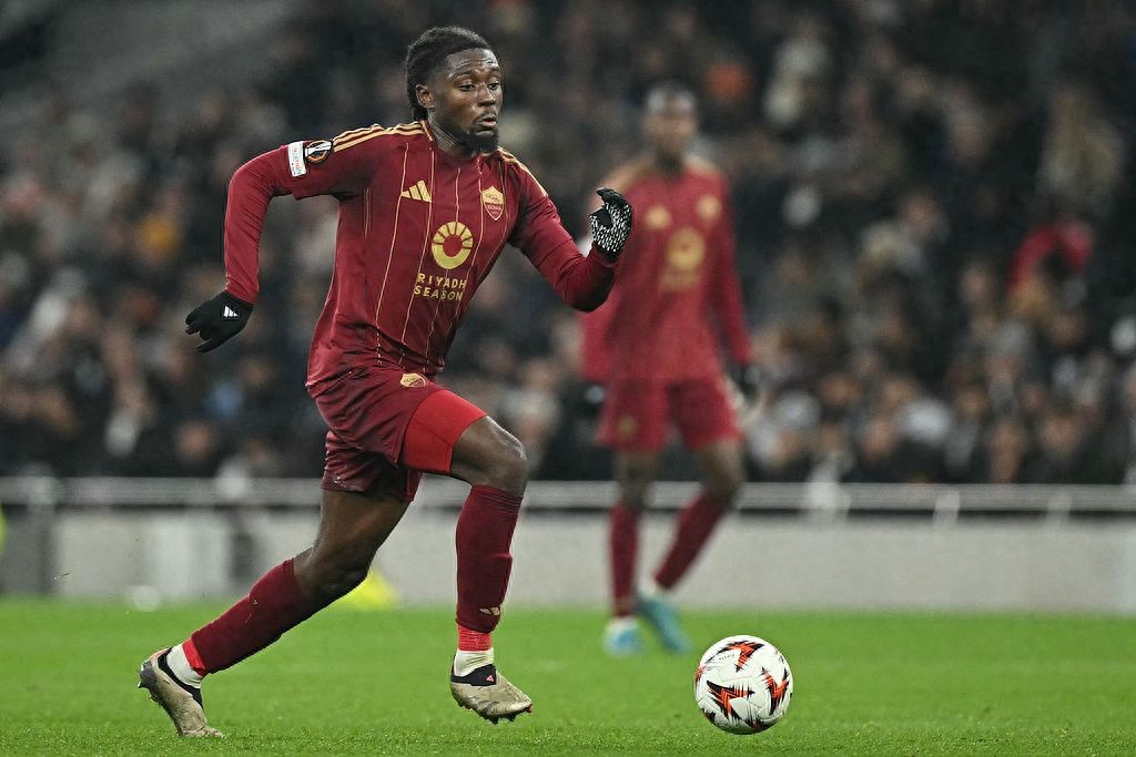 Lừa đông đánh tây! Manchester United báo giá 50 triệu bảng cho tiền vệ người Pháp, mục tiêu thực sự đang chủ động làm thân.