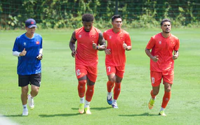 Tin nóng bóng đá Việt hôm nay 27/7: Đội tuyển Việt Nam chờ đón Singapore; Hà Nội FC tập huấn tại Thái Lan
