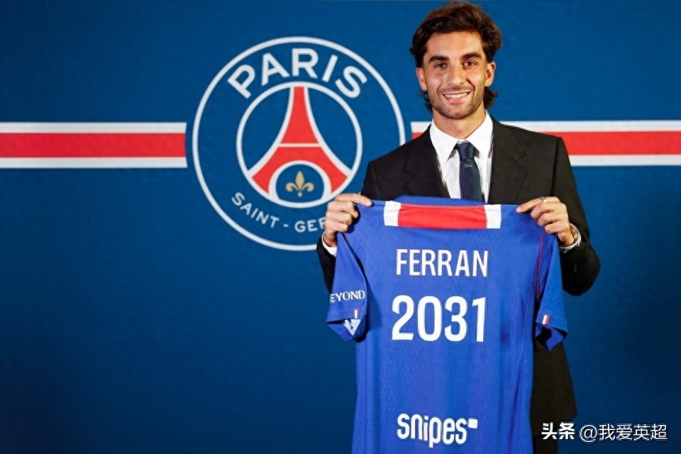 PSG chính thức công bố chân sút 26 tuổi của Barcelona gia nhập! Ký hợp đồng 5 năm, mặc áo số 9, phí chuyển nhượng 50 triệu euro.