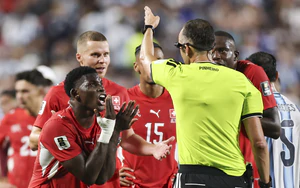 World Cup trên sân nhà: VAR và con người