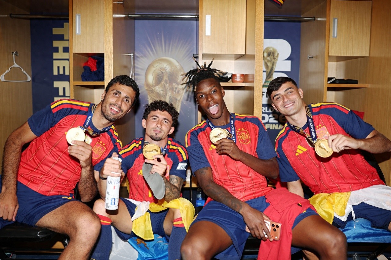 Cuộc chuyển nhượng Rodri: Barcelona mạnh mẽ nhập cuộc, "Barcelona gang" vô địch World Cup trở thành con bài lớn nhất