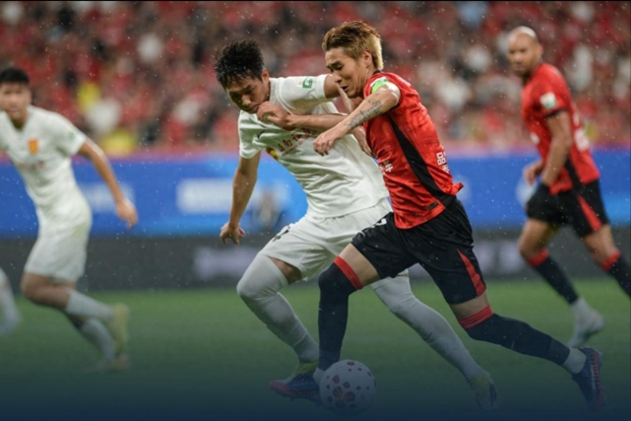 Trận derby Thành Đô - Trùng Khánh kết thúc với tỷ số hòa, Thành Đô Dung Thành dẫn đầu với 14 điểm, thể hiện bản lĩnh của nhà vô địch.