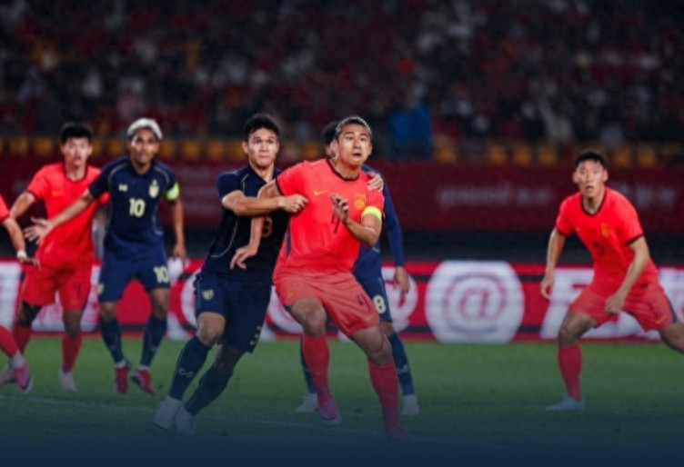0-0! Chiến thuật của Thiệu Giai Nhất không thể nâng đỡ đội tuyển Trung Quốc, trước đội tuyển Thái Lan hạng hai, trên sân nhà dứt điểm 24 lần nhưng không ghi được bàn nào.