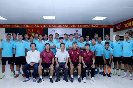 Bế mạc khóa học HLV bóng đá chứng chỉ ‘B’ AFC/VFF