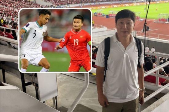 CĐV Indonesia: 'HLV Kim Sang Sik ơi, nhầm rồi!'