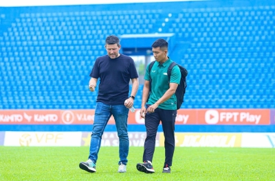 HLV Tây Ban Nha nhận đặc quyền hiếm có từ đội vừa rớt hạng V.League