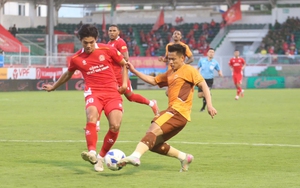 HLV HAGL tỏ ra nghiêm khắc với thủ môn Trung Kiên