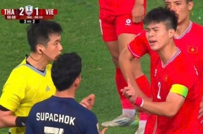 Sao Thái Lan ghi bàn xấu xí vào lưới Việt Nam gặp chấn thương cực nặng