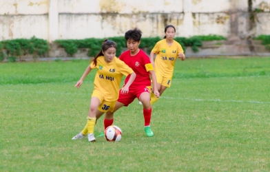 Hà Nội thắng đậm, áp sát ngôi đầu U16 nữ Quốc gia