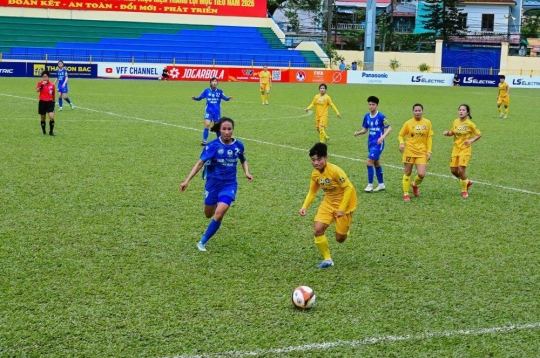 Bích Thùy lập hat-trick, Thái Nguyên T&T ngược dòng không tưởng