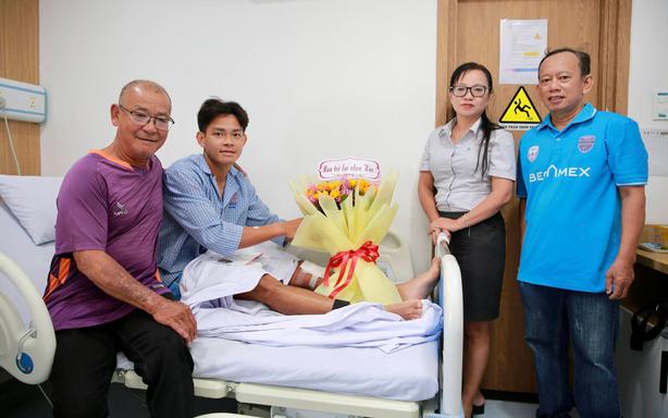 Bùi Vĩ Hào phẫu thuật thành công, đối diện hành trình dài trở lại sân cỏ