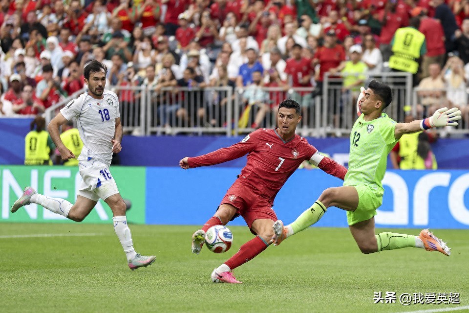 Sau cú đúp của Ronaldo, anh đáp trả đầy khí thế: Tuần qua tôi cảm thấy như đã giải nghệ, suốt 24 năm qua tôi quen với việc đáp trả những lời chỉ trích