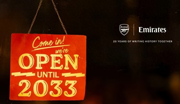 Arsenal và Emirates đã ký hợp đồng dài hạn mới, với mức tài trợ hàng năm khoảng 70 triệu bảng, đứng thứ ba toàn thế giới.