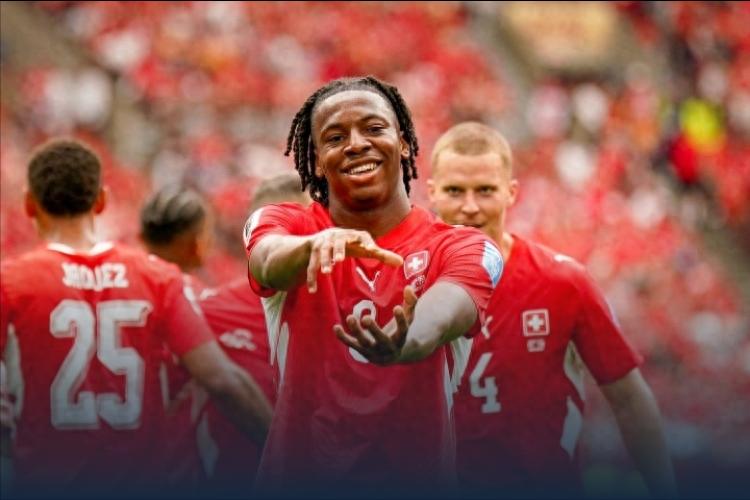 Cùng nhau tiến bước nhưng để lại tiếc nuối! Thụy Sĩ 2-1 Canada giành ngôi đầu, chủ nhà mất lợi thế sân nhà