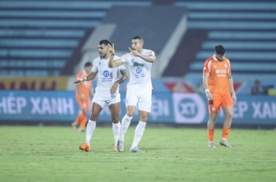 Trung vệ Brazil bất ngờ chia tay CLB sau mùa giải V.League