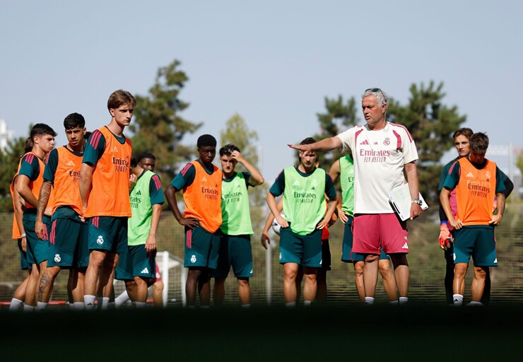 Mourinho "thiết quân luật" tại Real Madrid, không đặc quyền cho Mbappe - Vinicius